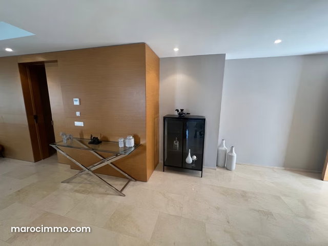 Appartement meublé moderne au cfc avec terrasse 235m2 — 4
