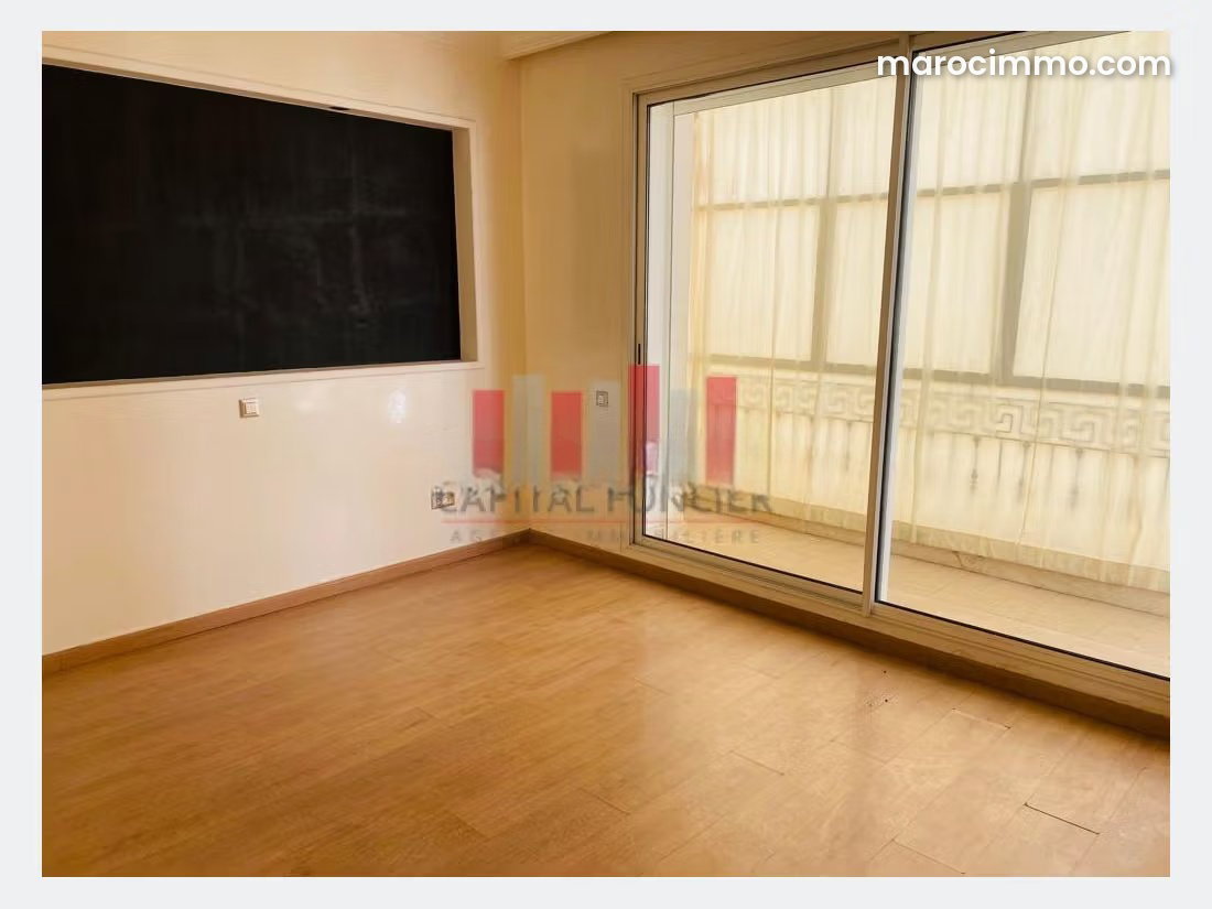 Appartement 195 m² avec terrasse et cheminée aux Maarif Casablanca — Casablanca