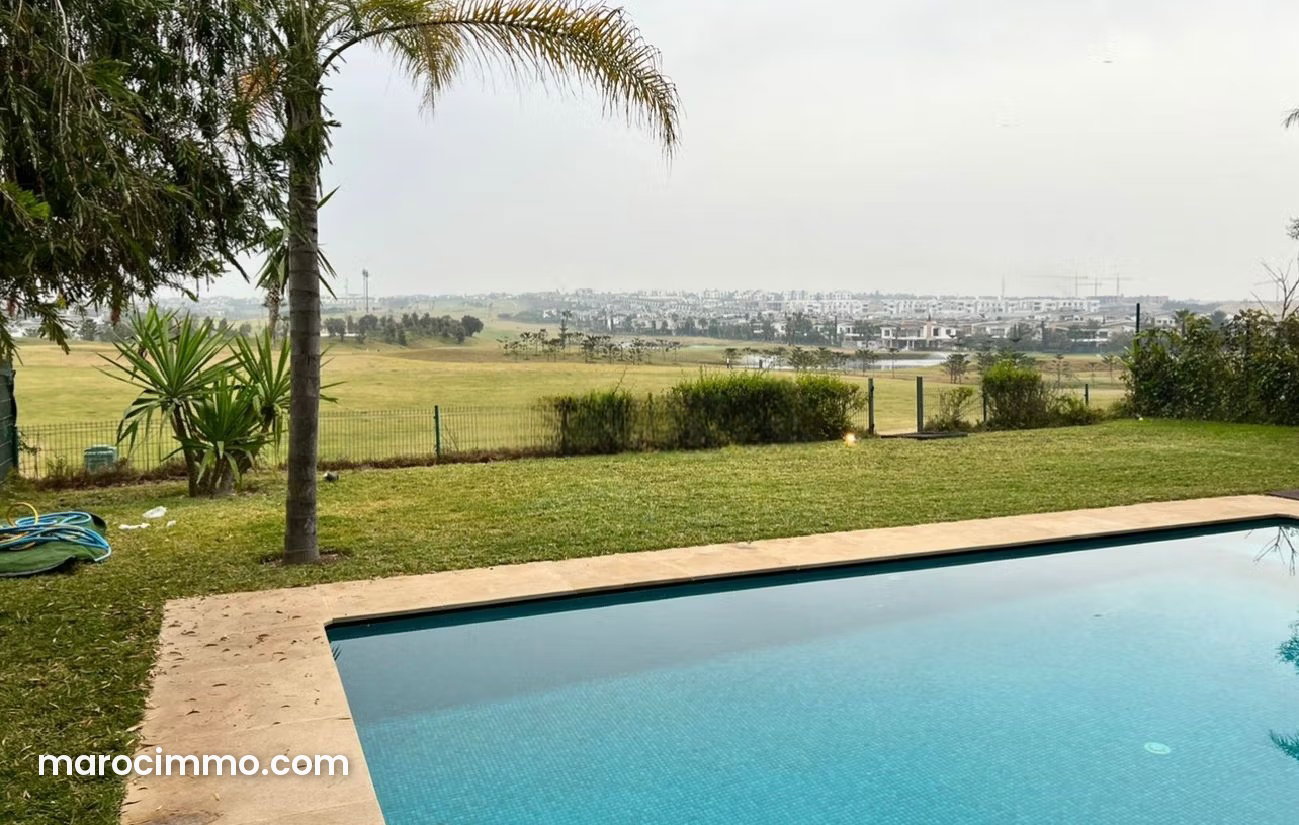 Villa avec piscine et jardin à louer, Bouskoura centre — Bouskoura