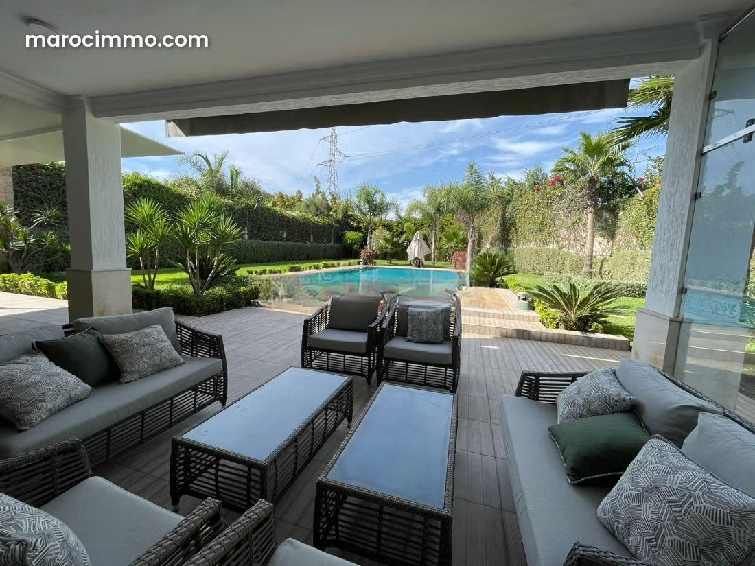 1,390 m² Villa with Pool and Garden, Central Bouskoura — Bouskoura