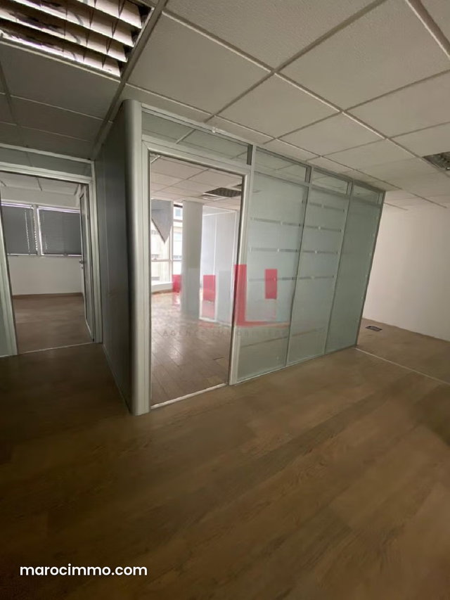 Plateaux de bureaux de 300 m2 en plein quartier racine a la location — 4