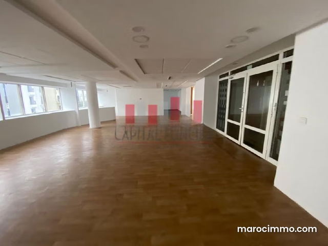 Plateaux de bureaux de 300 m2 en plein quartier racine a la location — Casablanca
