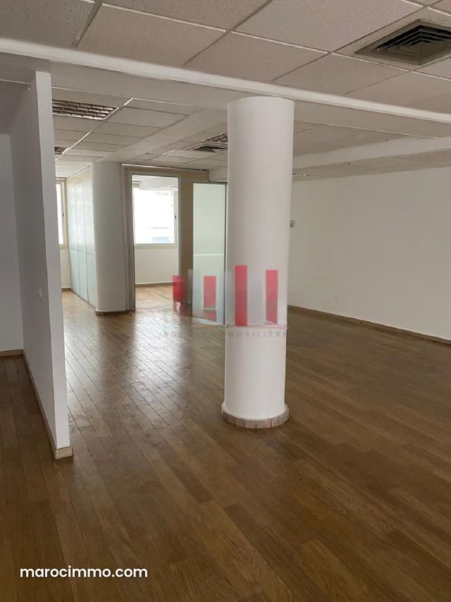 Plateaux de bureaux de 300 m2 en plein quartier racine a la location — 2