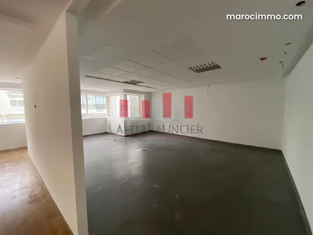 Plateaux de bureaux de 300 m2 en plein quartier racine a la location — 3