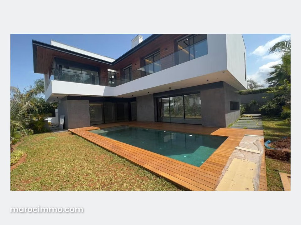 Villa neuve standing a louer a souissi