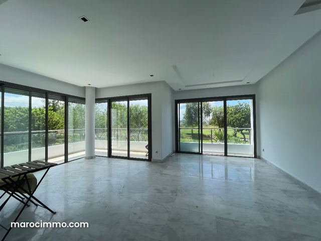 Très bel appartement front golf en location à Bouskoura — Bouskoura