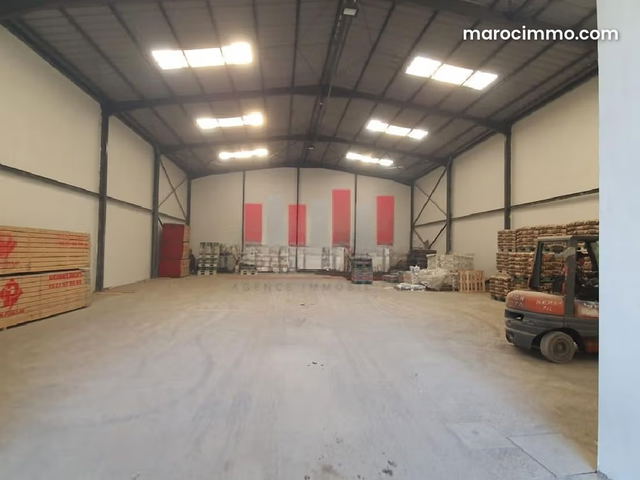 Usine industrielle de 900 m de surface utile R 2 a la vente zone industrielle sidi maarouf — Casablanca