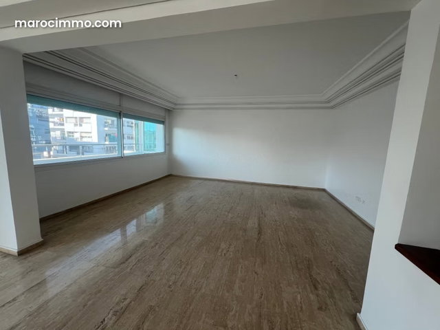 Bel appartement en location à Gauthier. 5 pièces confortables. Terrasse et ascenseur — 3