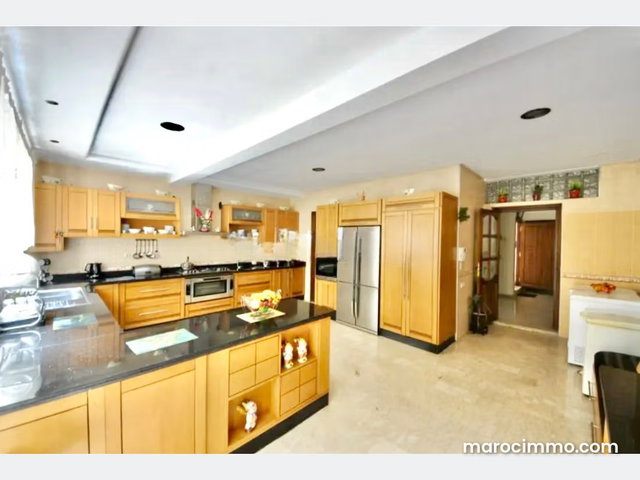 Villa à Vendre de 300.0 m² à Casablanca, Laymoune — 4