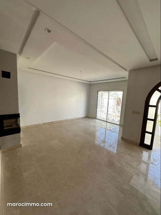 Villa en location longue durée — Tanger