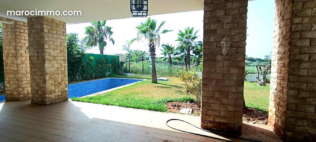 Jolie villa front Lac — 2