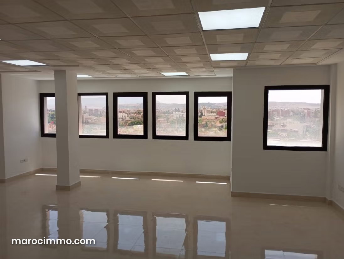 Bureau 79 m² au 5e étage Centre Ville Oujda à louer — Oujda