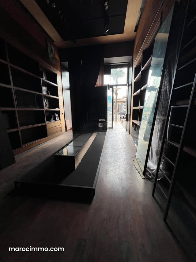 A louer local commercial 256M² BD Massira — 3