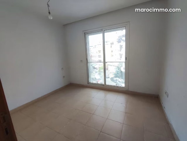Bureaux en location à Bourgogne Ouest. Surface totale 87 m². Avec ascenseur — 5