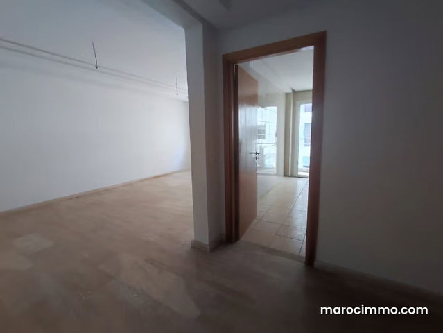 Bureaux en location à Bourgogne Ouest. Surface totale 87 m². Avec ascenseur — 3