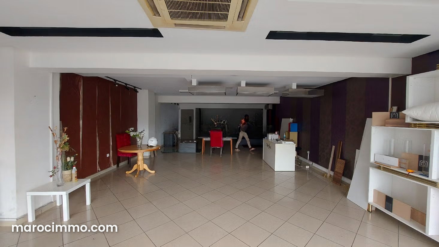 Local commercial 250 m², double vitrine, Casablanca Finance City — Casablanca