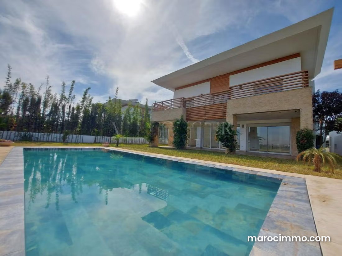 1,000 sqm Golf-View Villa for Rent, Ville Verte Bouskoura — Bouskoura