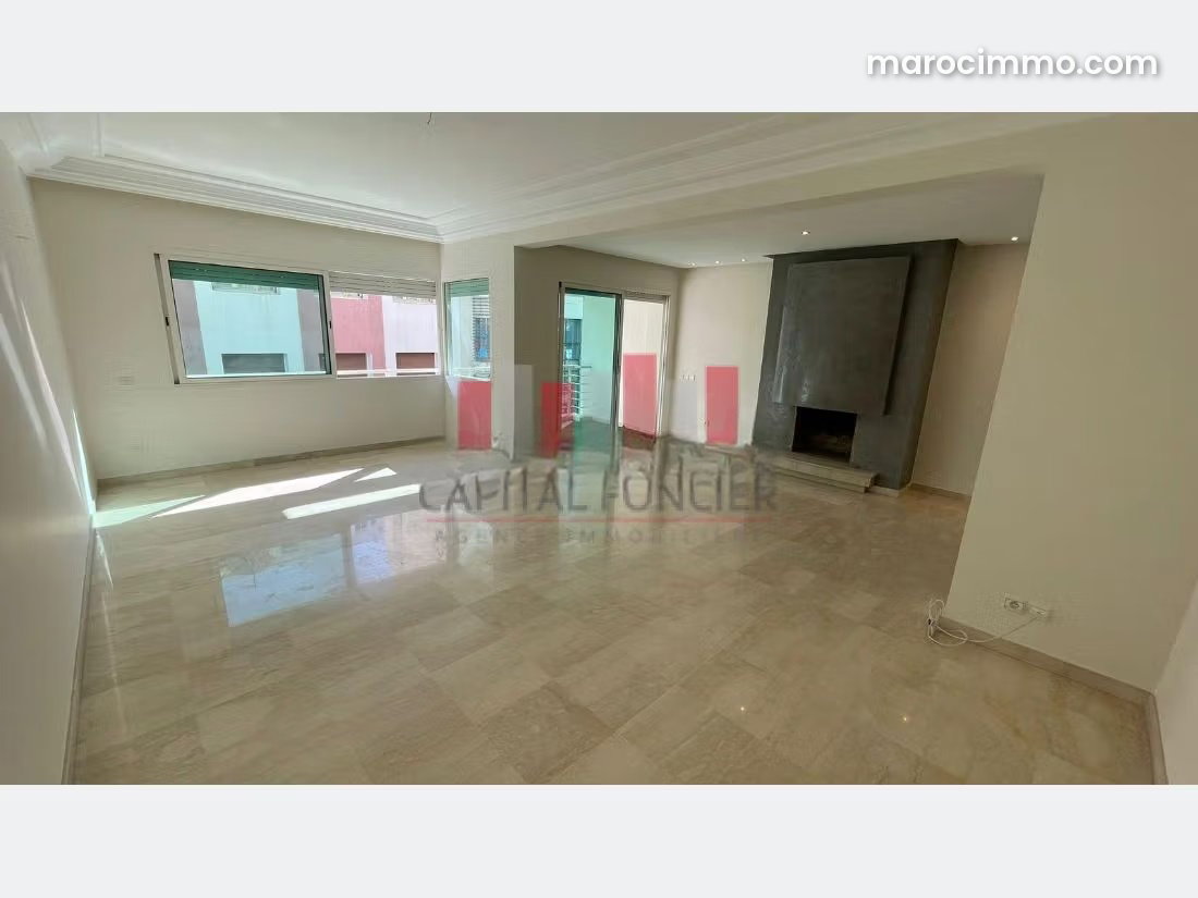 140 sqm Apartment with Fireplace for Rent in Racine, Casablanca — Casablanca