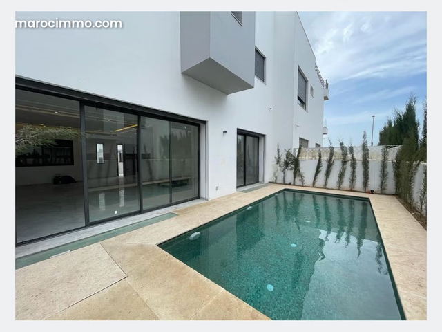 Villa de luxe à louer à Laymoune avec piscine — Casablanca