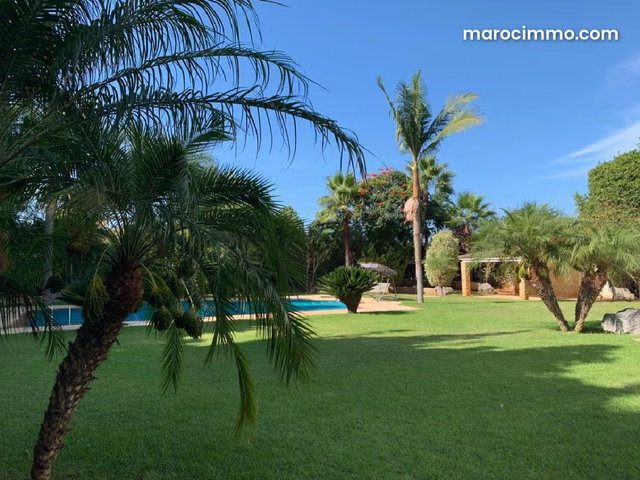 Luxury Villa for Sale in Souissi. Total Surface Area 2000 m². Calm Environment with Mountain View, Central Heating — 2