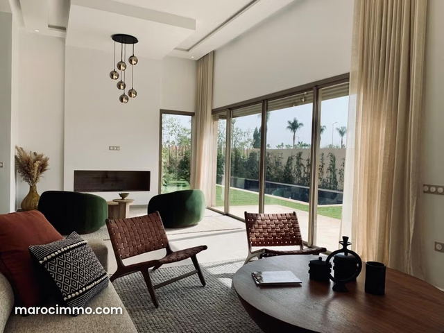 Luxurious Villa for Sale in Route Amizmiz. 5 Comfortable Rooms. Residence with Concierge, General Air Conditioning — Marrakesh