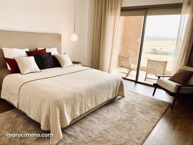 Luxurious Villa for Sale in Route Amizmiz. 5 Comfortable Rooms. Residence with Concierge, General Air Conditioning — 3
