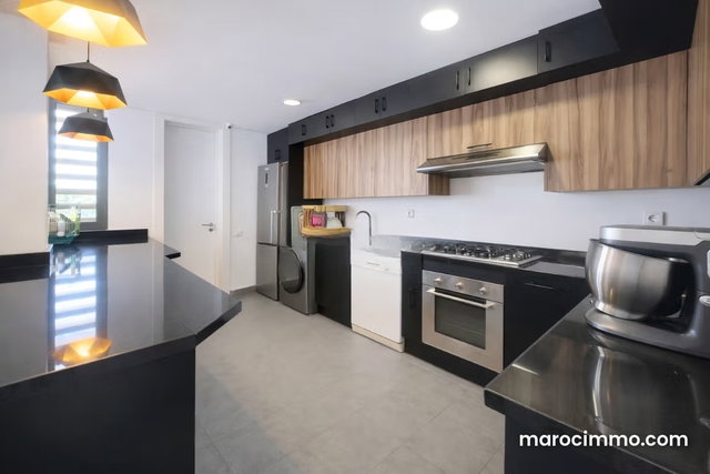 Location Très Beau Duplex 229m2 avec Jardin Privé à Bouskoura — 4