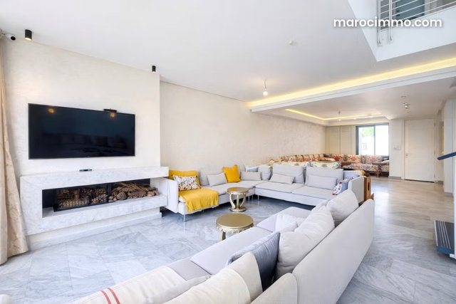 Location Très Beau Duplex 229m2 avec Jardin Privé à Bouskoura — 3