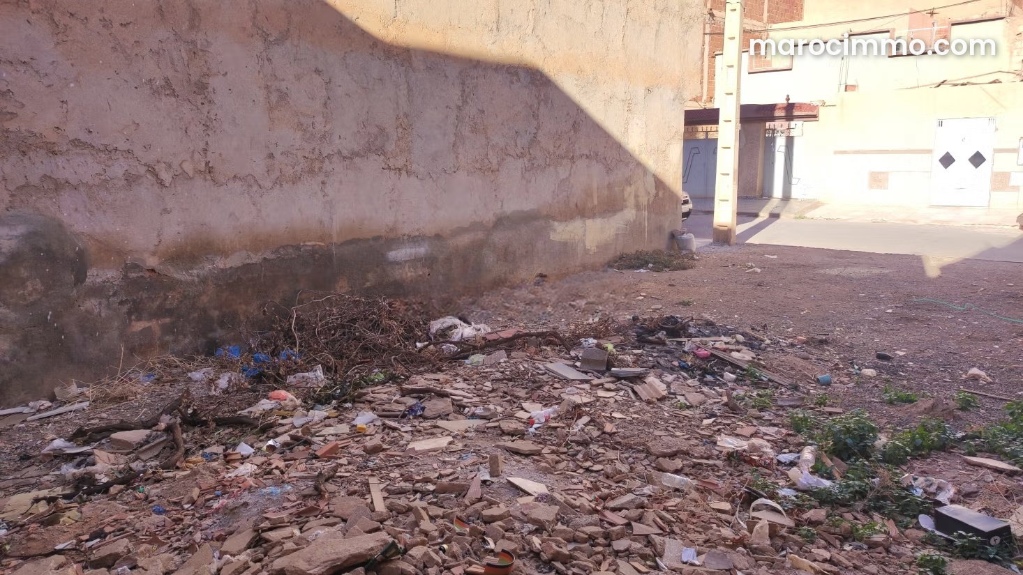 أرض جاهزة للبناء بحي الفتح في وجدة — وجدة
