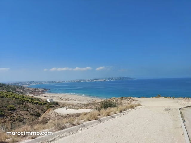 Très beau terrain touristique à vendre à Malabata — Tanger