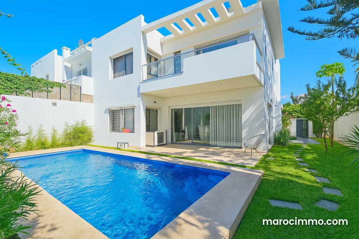 Villa for rent in Aïn Diab, Casablanca, with garden and swimming pool — Casablanca