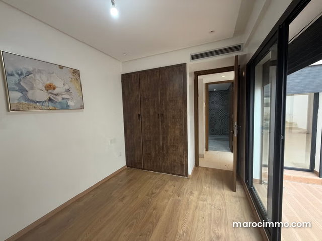 For Sale Large Studio with Terrace in Palmier Quarter — 4