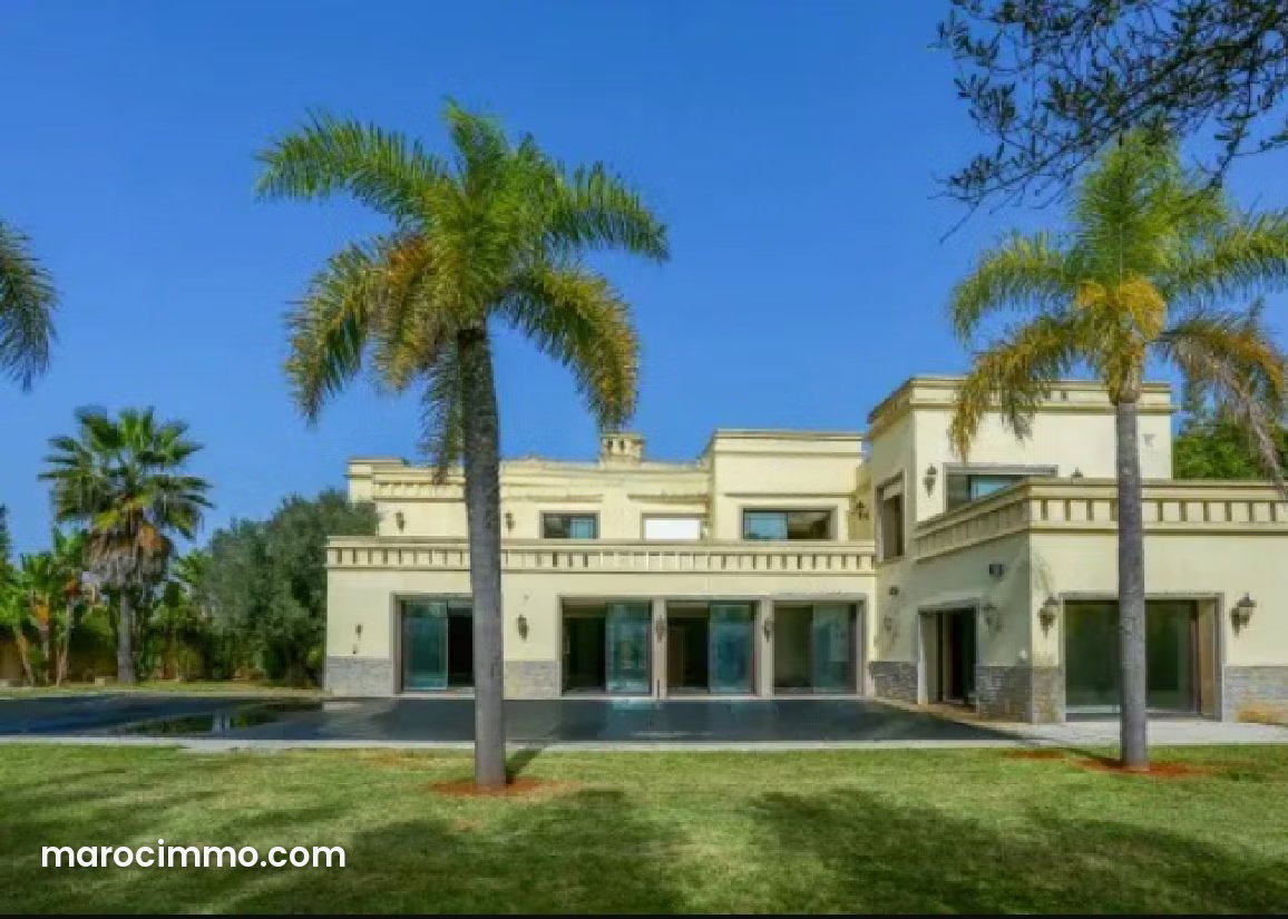 8-Bedroom Villa with Pool and Garden, Souissi, Rabat — Rabat
