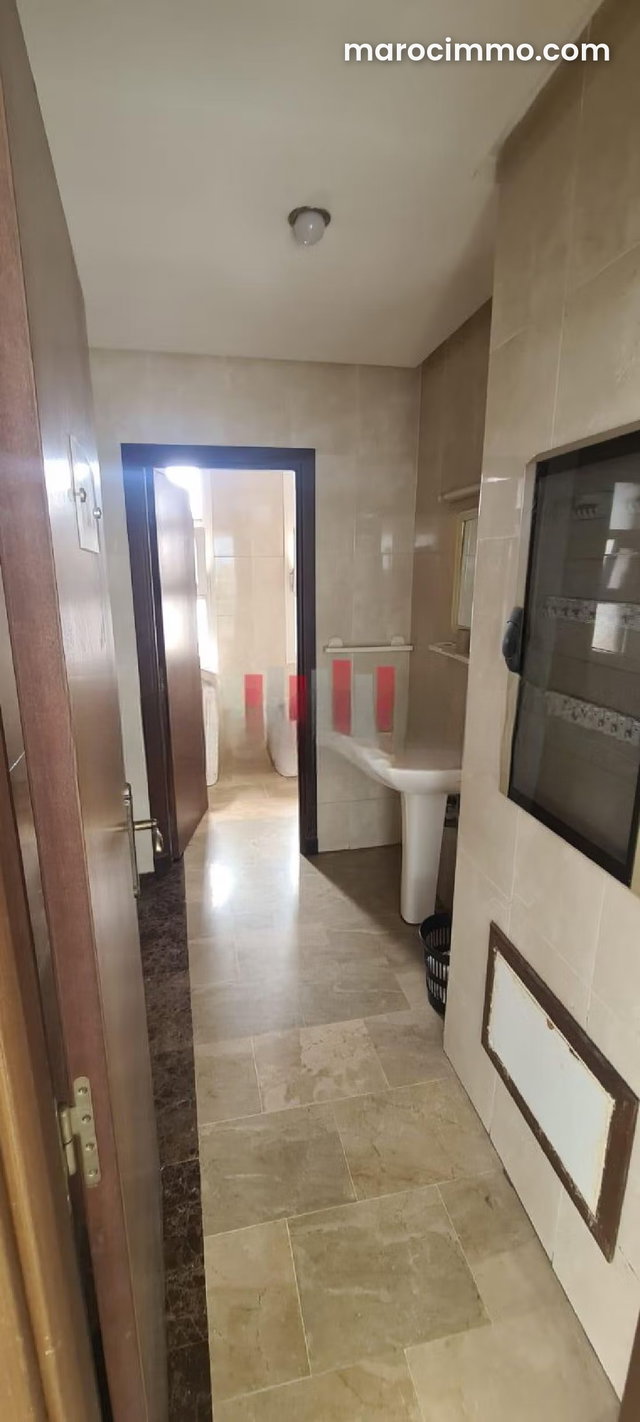 Showroom 375 m 200 m bureaux visibilité extrême en plein quartier ain sebaa a la location — 4