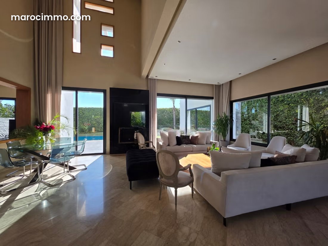 586 sqm villa with swimming pool, central Bouskoura, for furnished rental — Bouskoura