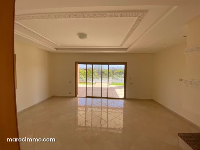 Magnifique villa à vendre à Route de l'Ourika. Superficie 10000 m². Salon Marocain et antenne parabolique — 5