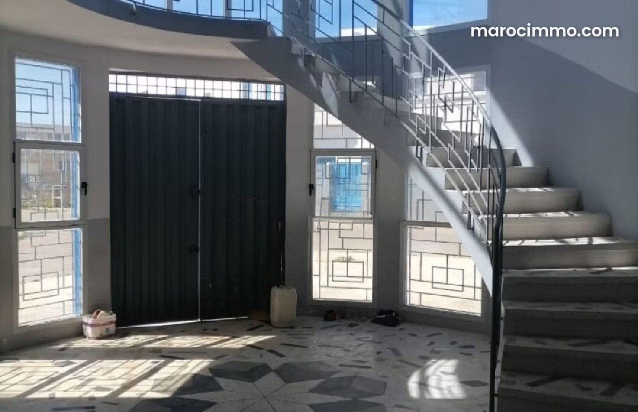 محل تجاري واسع للكراء بمنطقة ميناء طنجة المدينة — طنجة