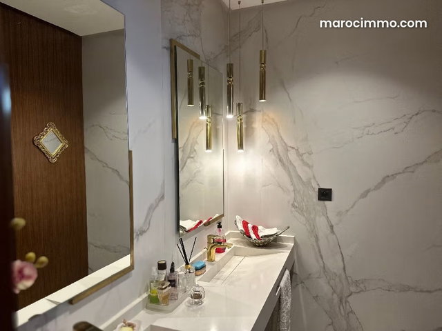 Maison de luxe à vendre à El Menzeh. 6 grandes pièces. Terrasse et jardin — 5