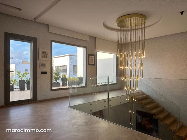 Maison de luxe à vendre à El Menzeh. 6 grandes pièces. Terrasse et jardin — 3