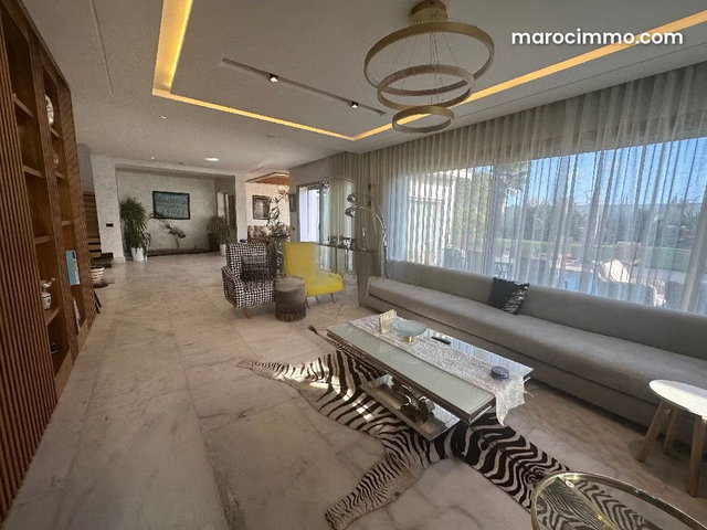 Maison de luxe à vendre à El Menzeh. 6 grandes pièces. Terrasse et jardin — 2