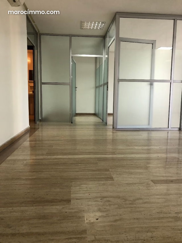 Bureaux en location à Maârif. Surface totale 87 m². Double vitrage et porte blindée — 5