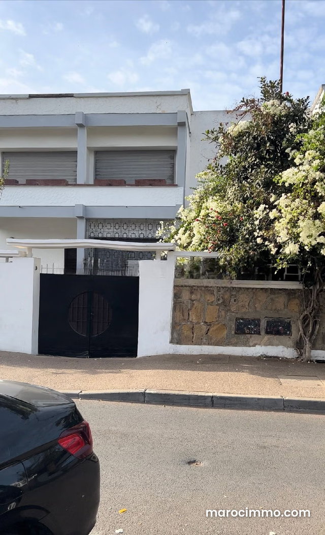 Commercial space for sale in Agdal. 800 m² surface area — 5