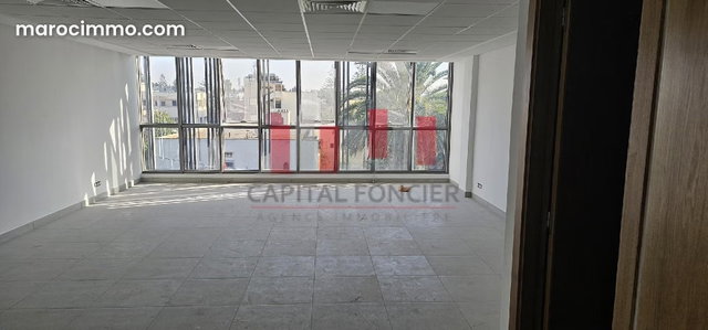 Immeuble neuf a usage professionnel de 1900 m2 de surfaces utiles a la location en plein quartier franceville, Tramway mitoyen — 2