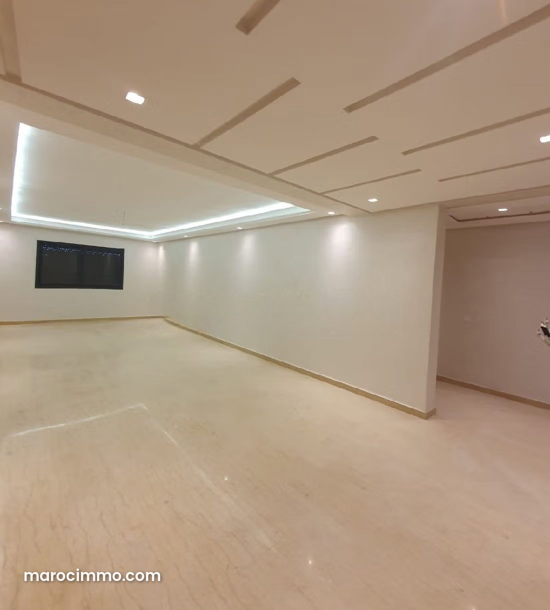 111 m² Apartment with Garage in Casablanca's Industrial Zone — Casablanca