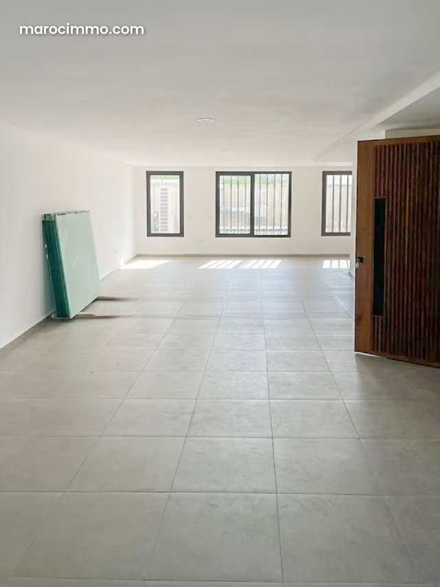 Plateau Bureau de 93 m² à louer au Oasis — 2