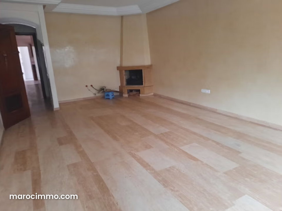 Superbe appartement à vendre 2Mars avec Terasse/cours 5 grandes pièces. Avec ascenseur et terrasse