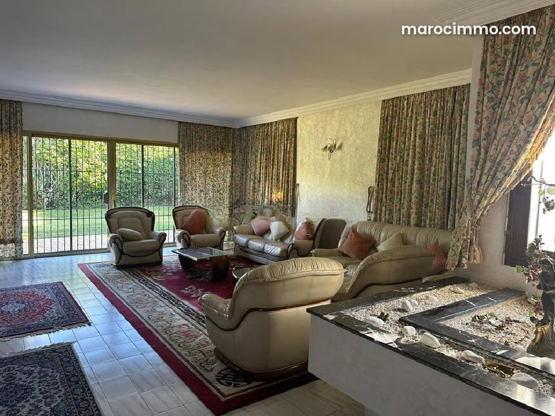 Villa 900 m² avec jardin arboré à rénover, Riyad, Rabat — Rabat