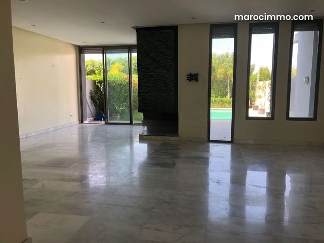 Trés jolie villa à louer vide à bouskoura — Bouskoura