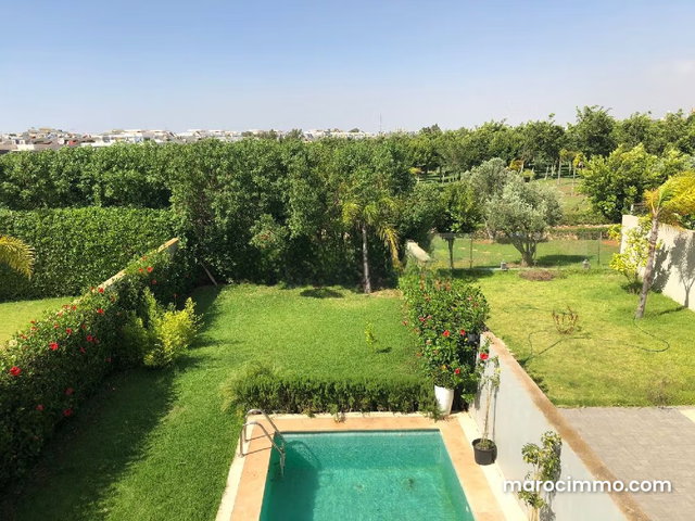 Trés jolie villa à louer vide à bouskoura — 2