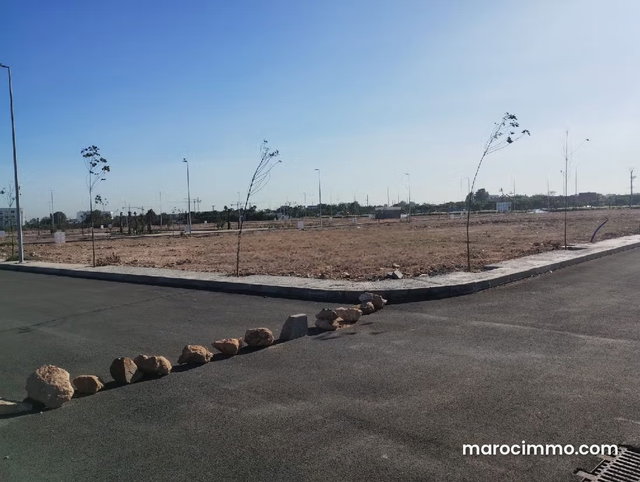 A villa zone land for sale 472m² TAMARIS — 2